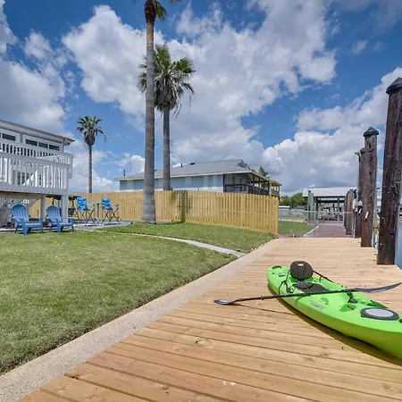 Waterfront Galveston Bay Retreat - 4 Mi To Beach!